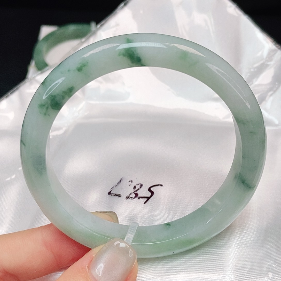 翡翠手镯未镶嵌飘蓝花泥鳅背