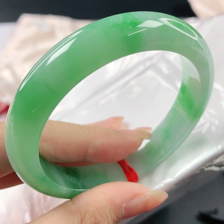 未镶嵌手镯翡翠，897