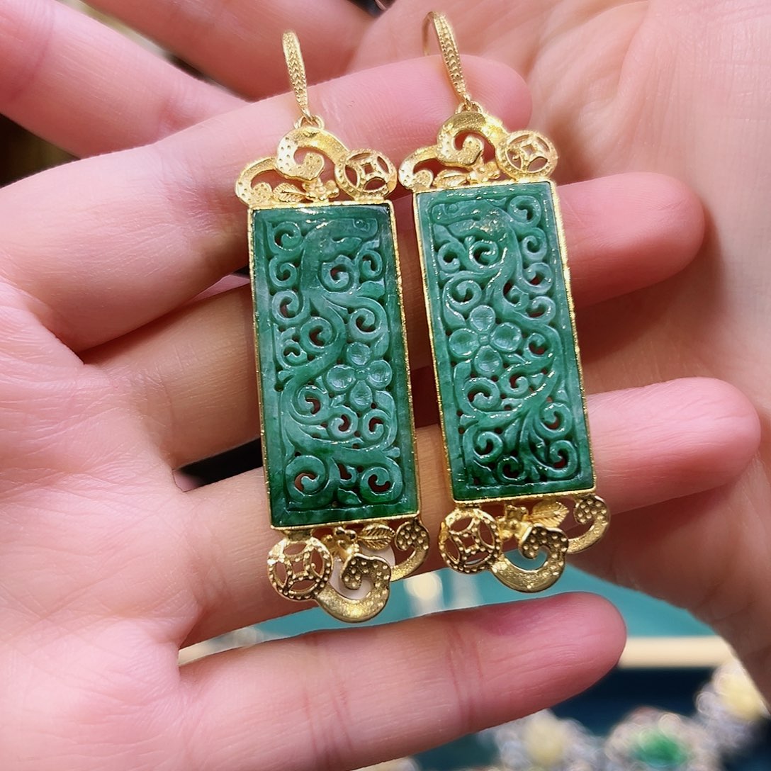 翡翠耳饰未镶嵌，