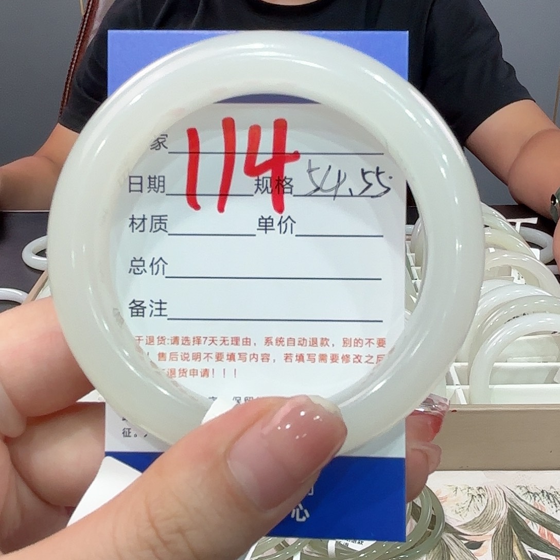 张***美和田玉手镯未镶嵌