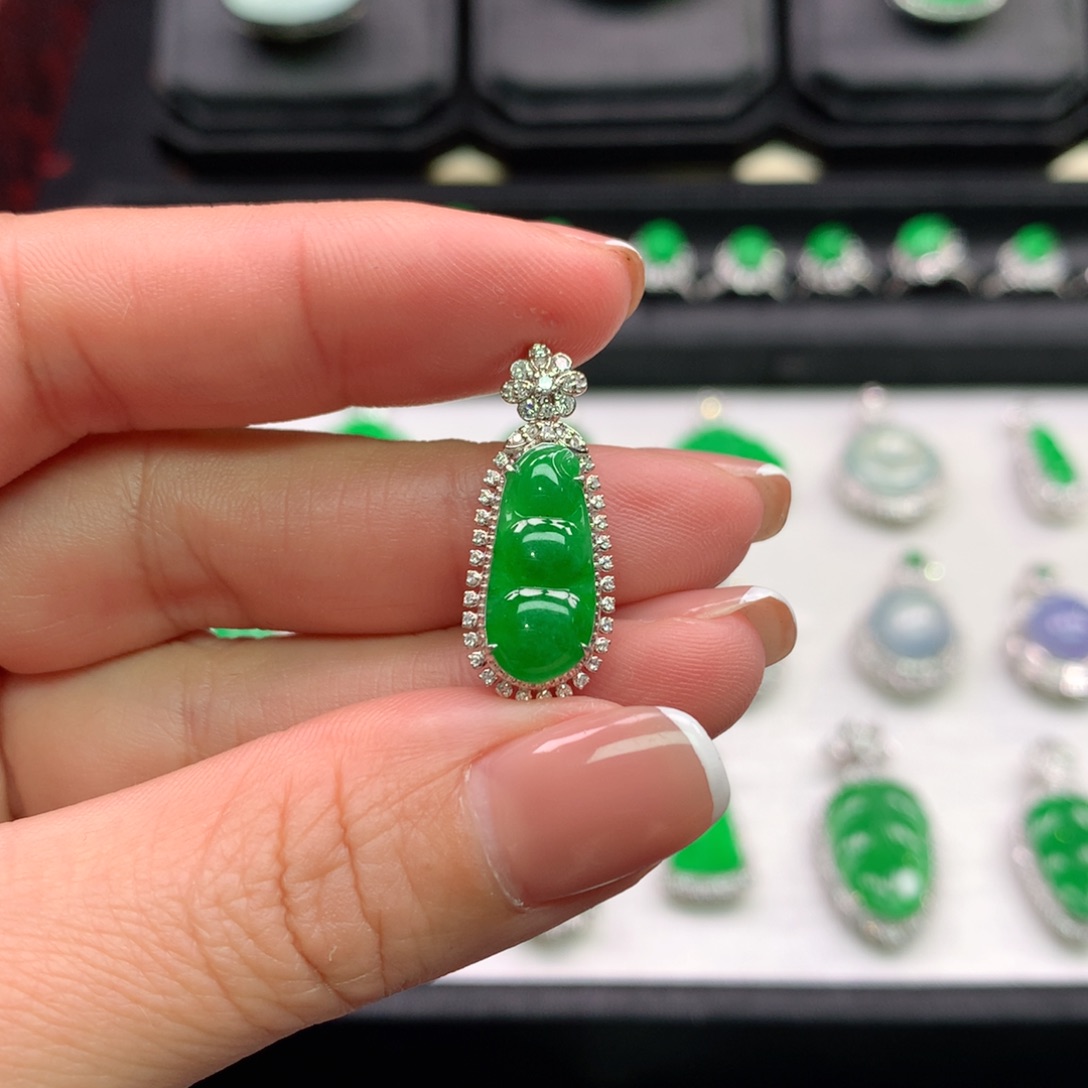 翡翠吊坠(不含链)18K金镶嵌?***忆