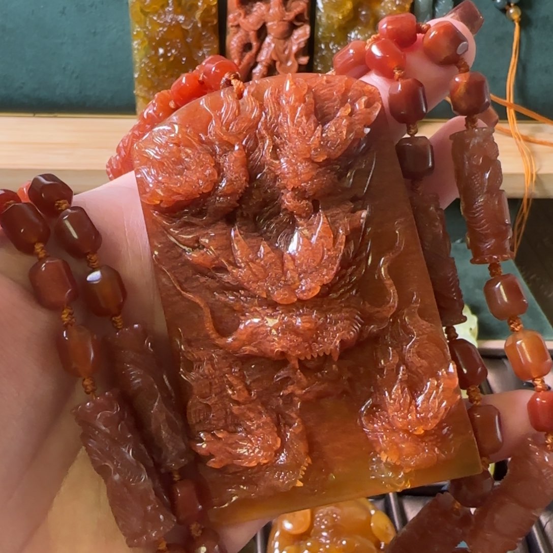 蛇纹石玉颈饰合金天***道