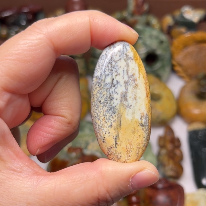 岫岩河磨玉（透闪石质玉）未镶嵌珠宝奇石