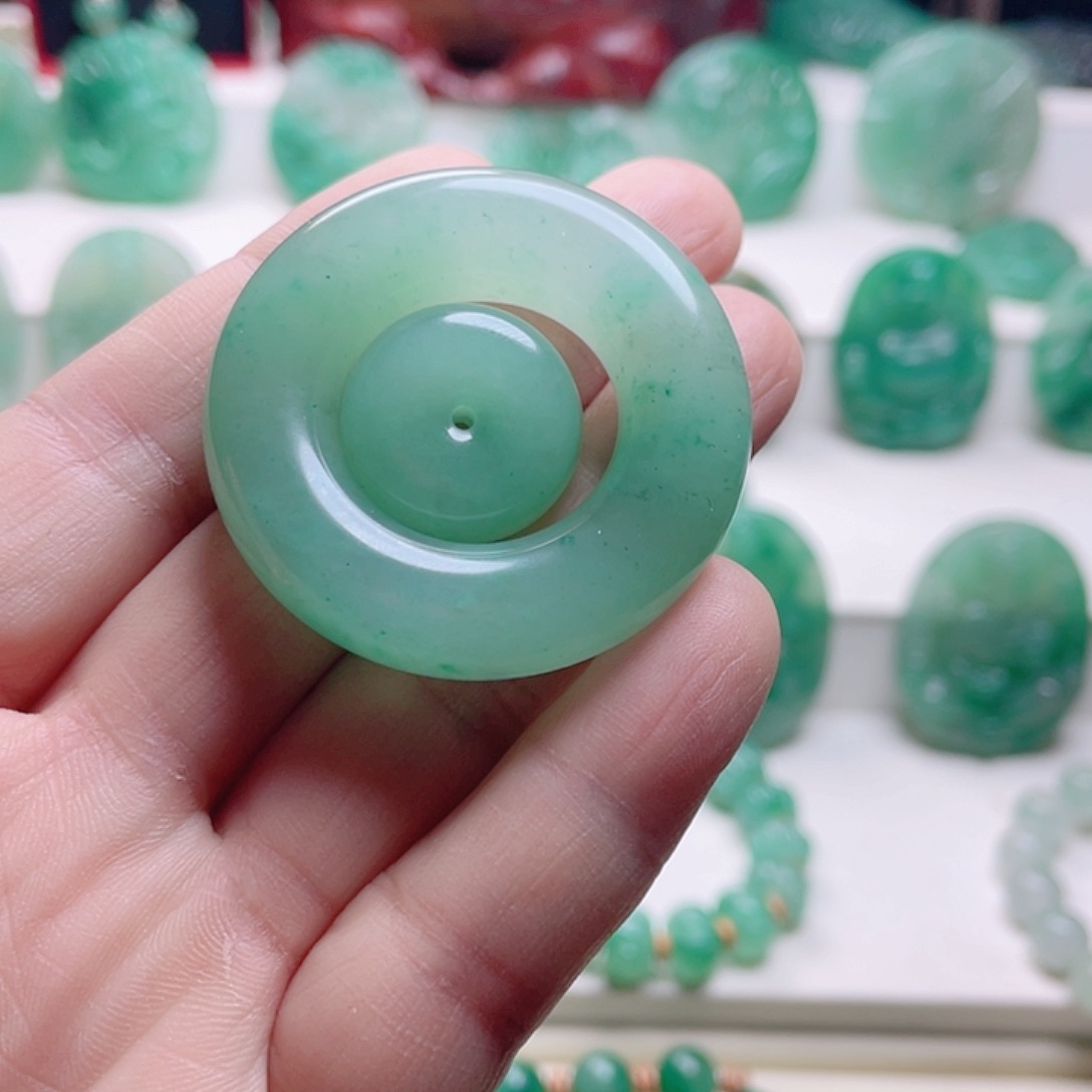 石英质玉未镶嵌颈饰