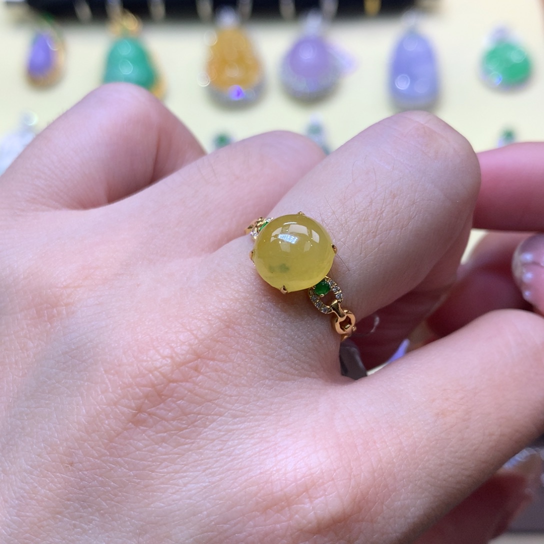 翡翠18K金镶嵌颈饰