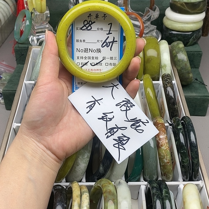 蛇纹石玉未镶嵌手镯