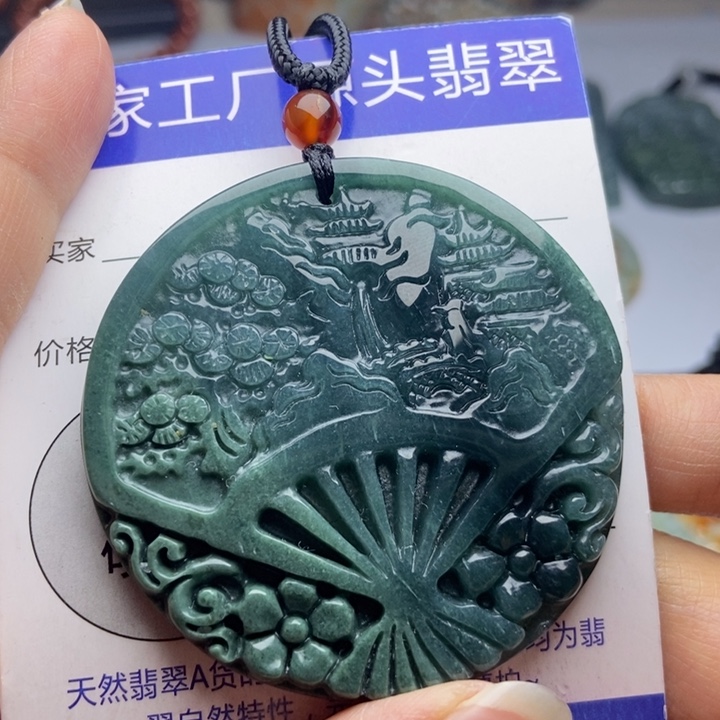 翡翠颈饰未镶嵌翡翠