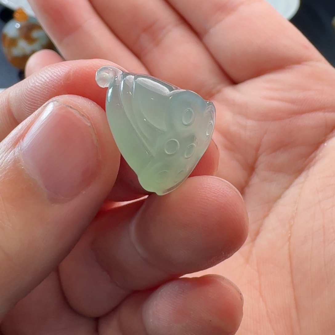 翡翠颈饰未镶嵌莲蓬