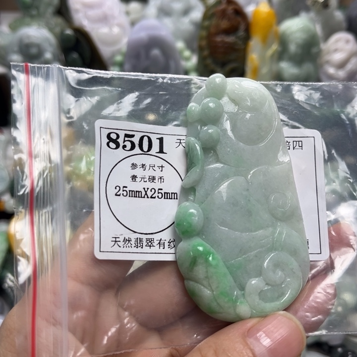 翡翠未镶嵌颈饰8501