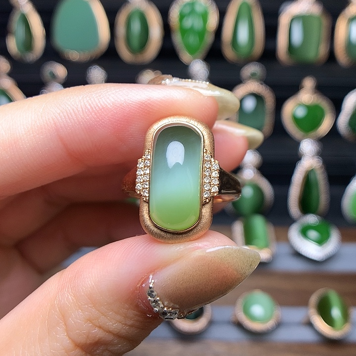 和田玉首饰18K金镶嵌