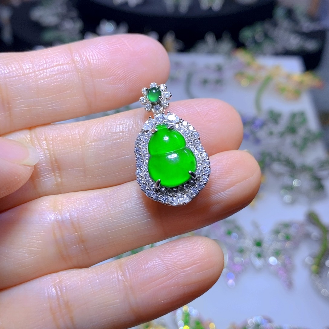 翡翠颈饰银S925镶嵌天然翡翠
