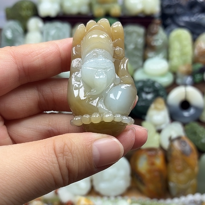 安***儿和田玉未镶嵌颈饰