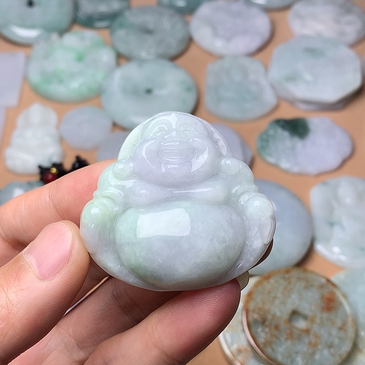 朱***皮翡翠未镶嵌颈饰佛