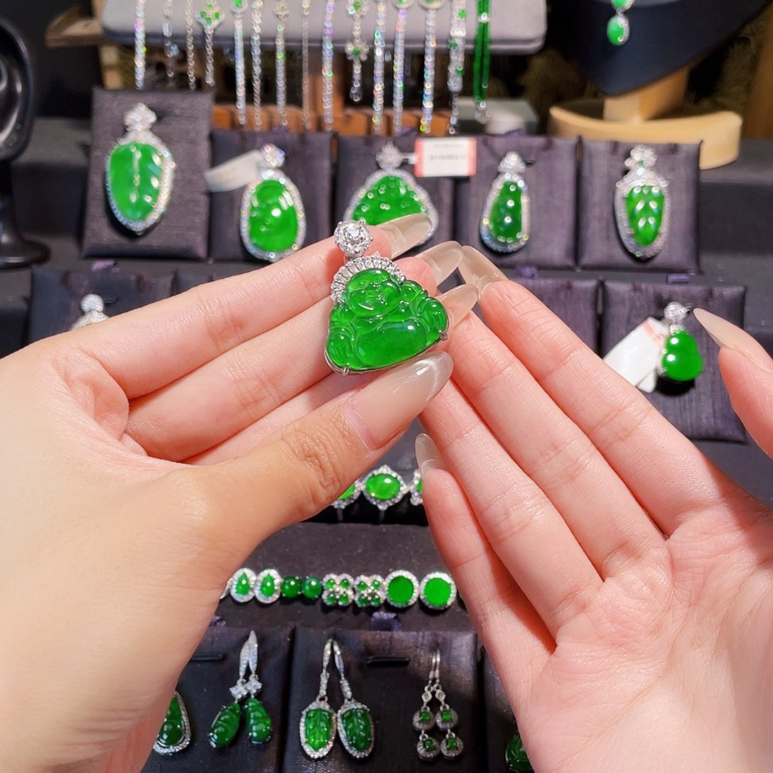 小****翡翠银S925镶嵌颈饰佛公