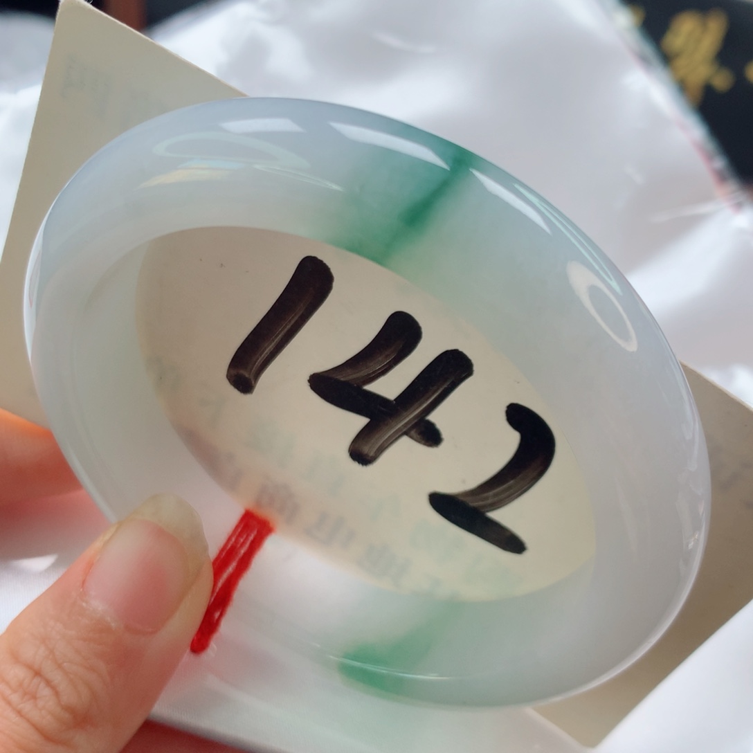 未镶嵌手镯翡翠白底青