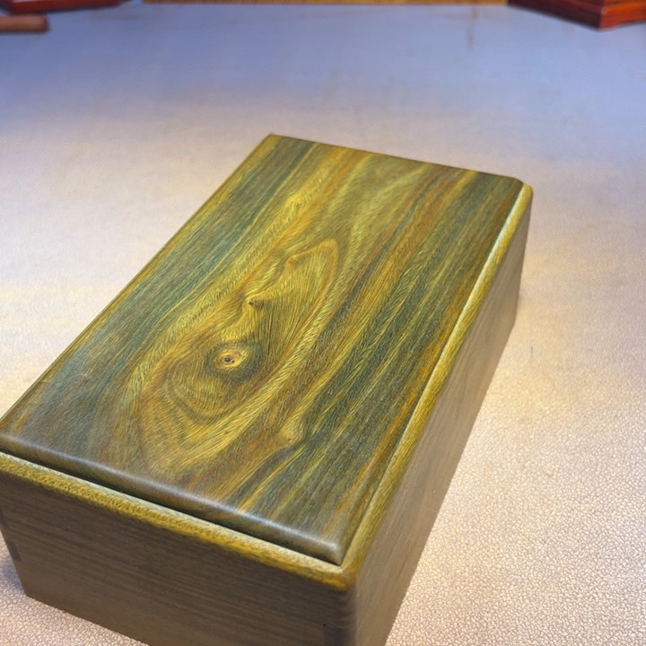 冷***影机关盒。                