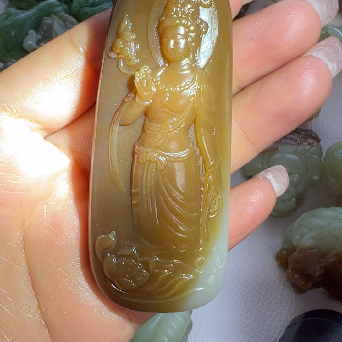 颈饰未镶嵌和田玉（糖玉）