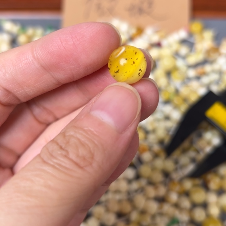 蜜蜡未镶嵌裸石11.2mm一个