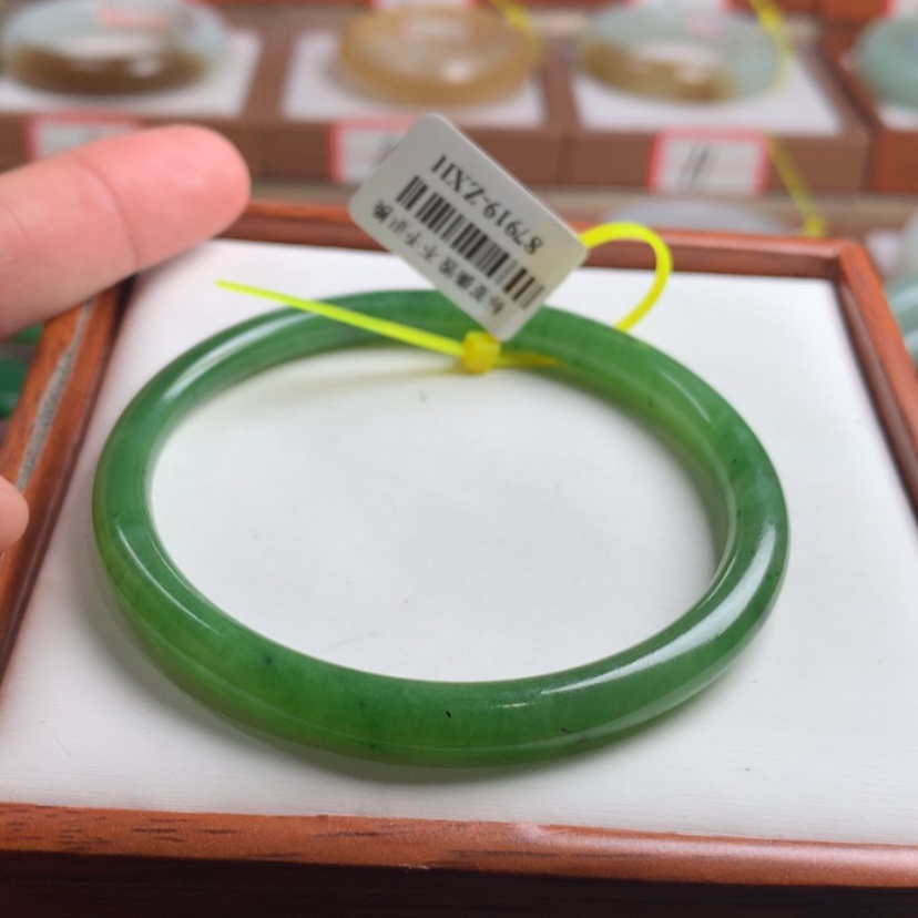 【闪购商品】和田玉手镯未镶嵌58