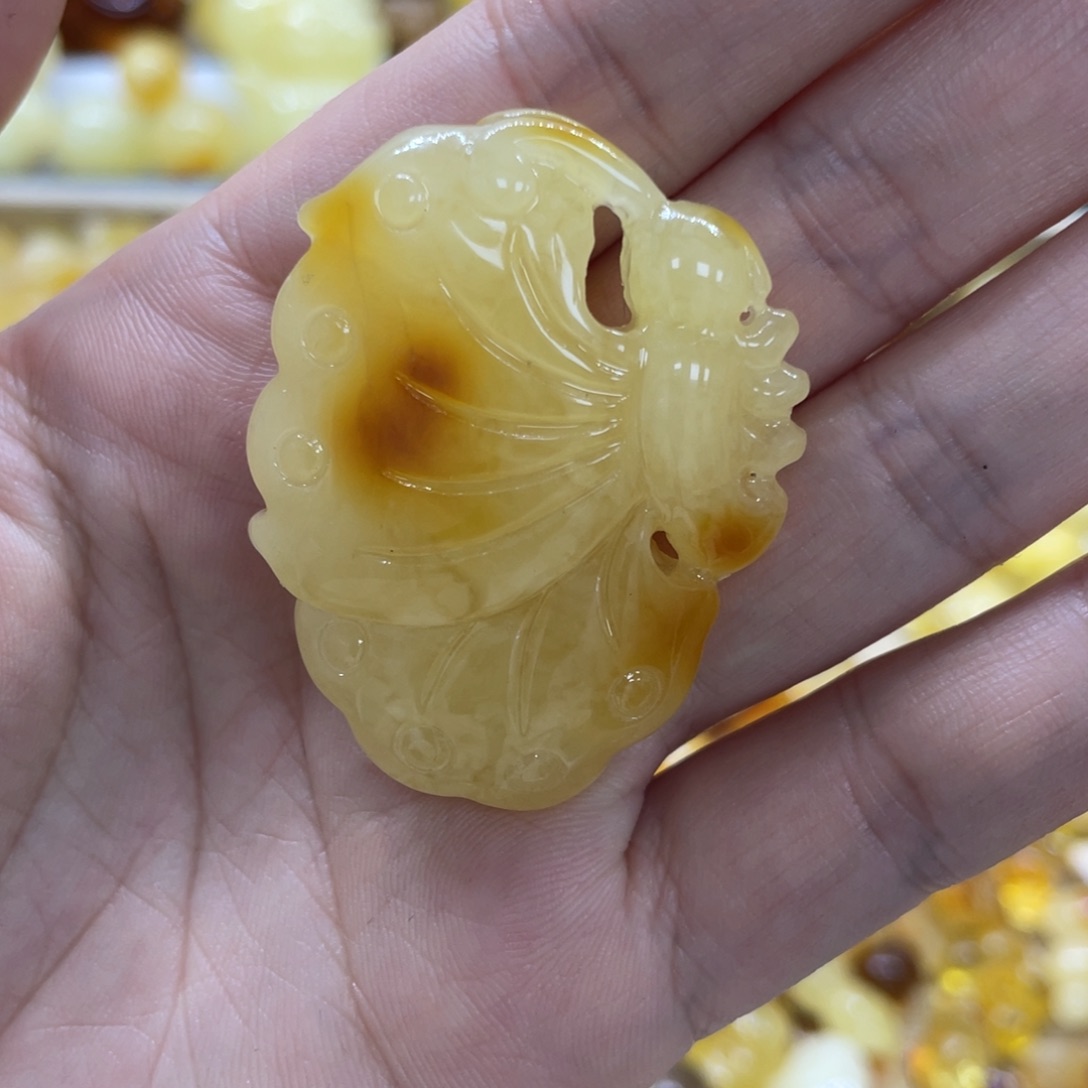 未镶嵌琥珀裸石8.5克蝴蝶