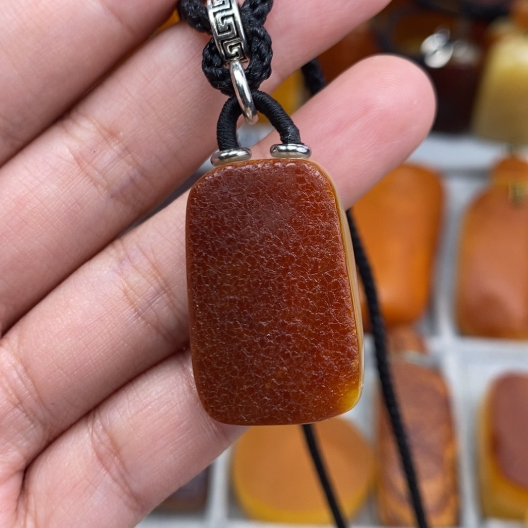 琥珀吊坠(赠链)未镶嵌