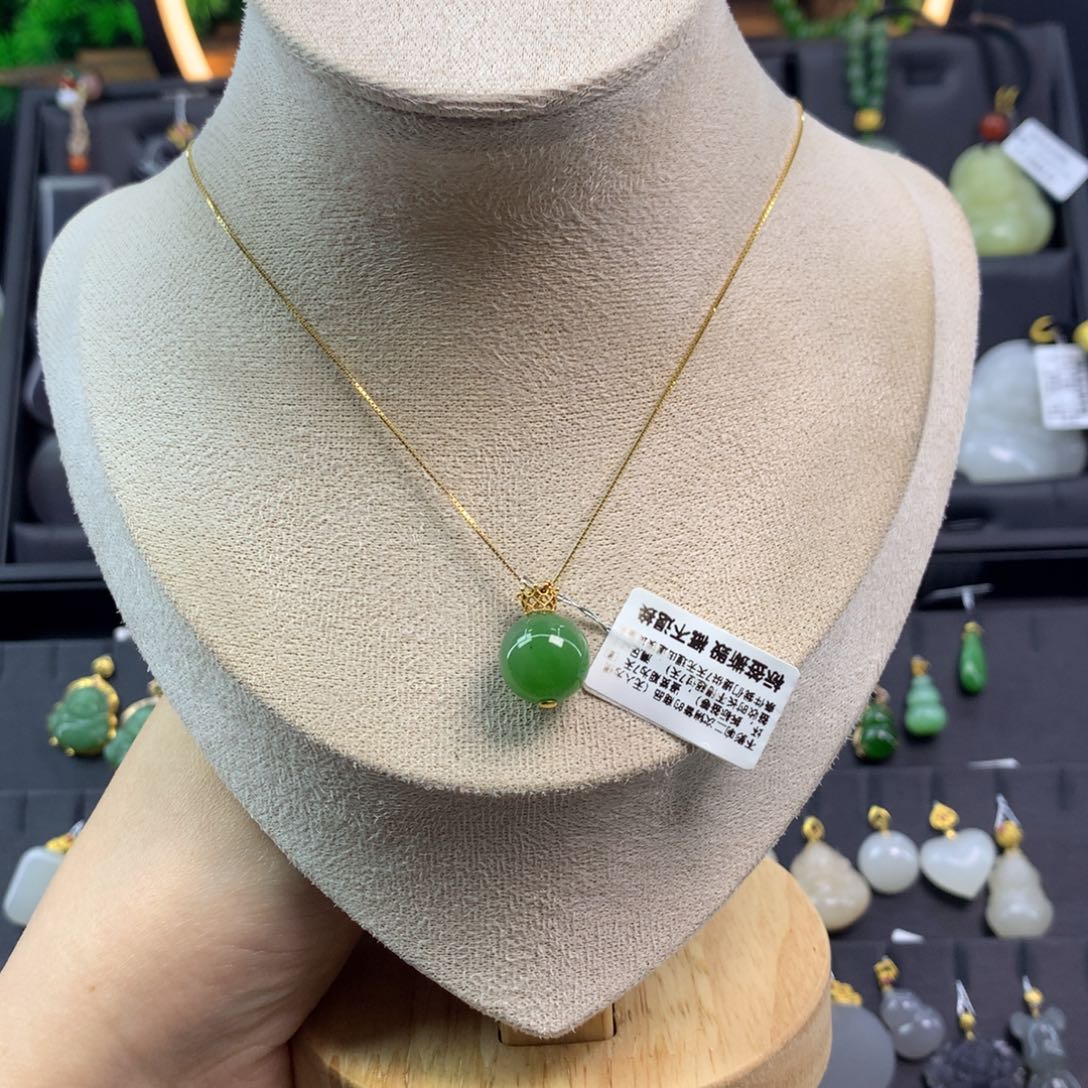 和田玉吊坠18K金镶嵌