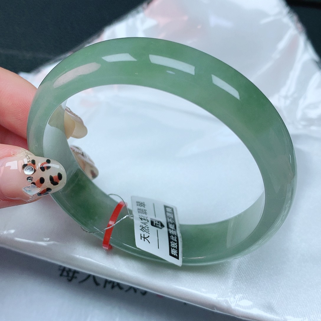 翡翠手镯未镶嵌57轮胎