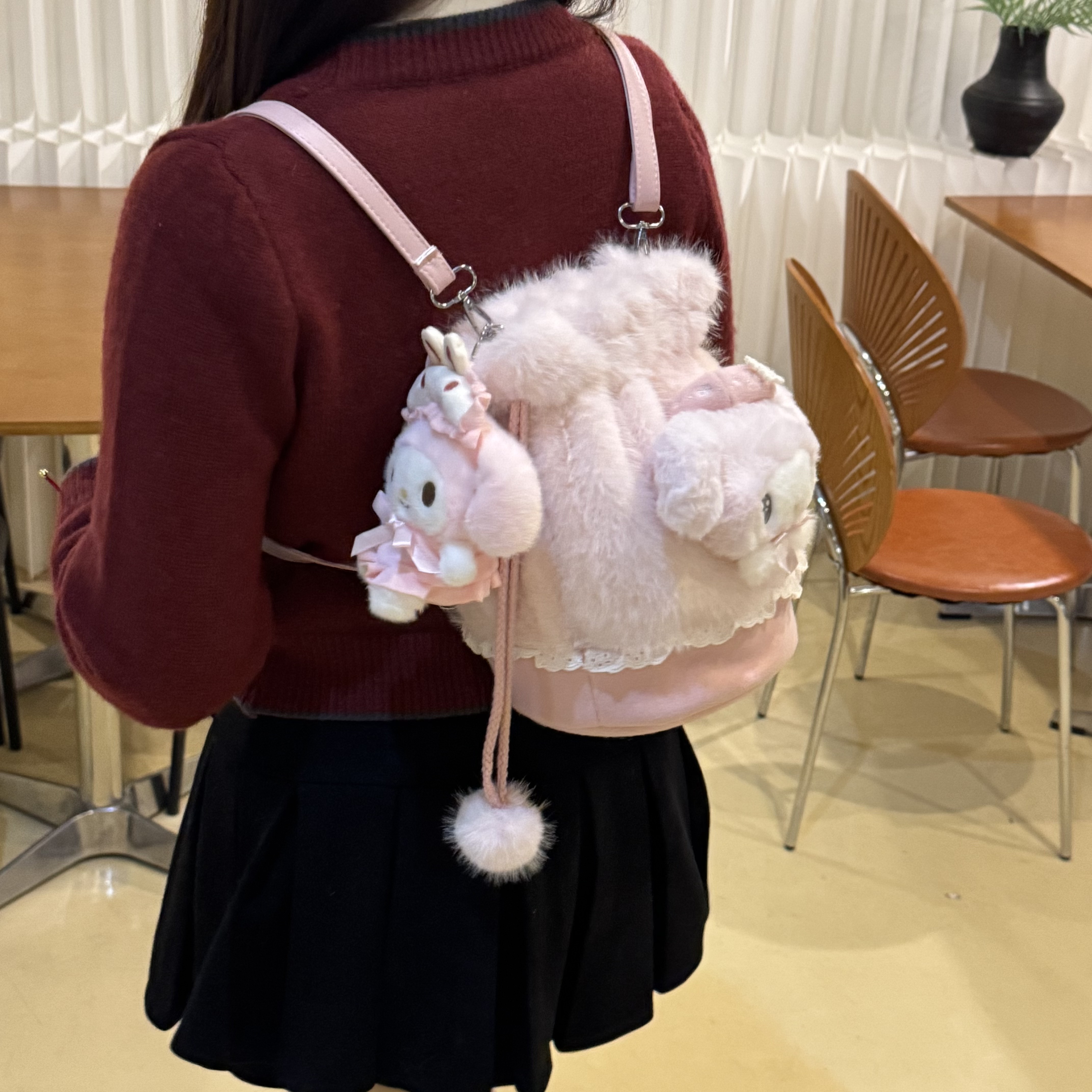 毛绒美乐蒂女包2025新款爆款冬季日常出行早八小双肩包可斜跨