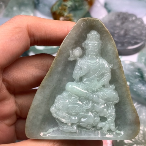 翡翠颈饰未镶嵌翡翠