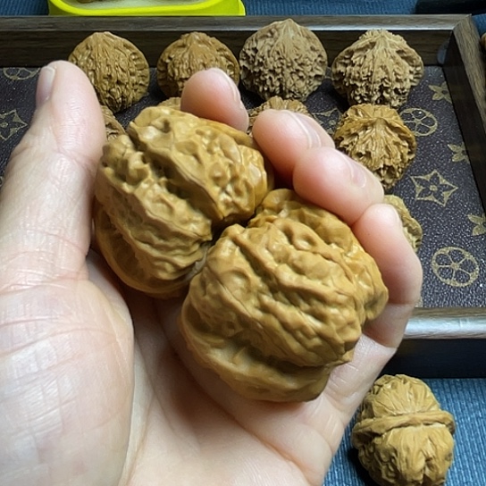 魏***胖文玩核桃把件蛤蟆头