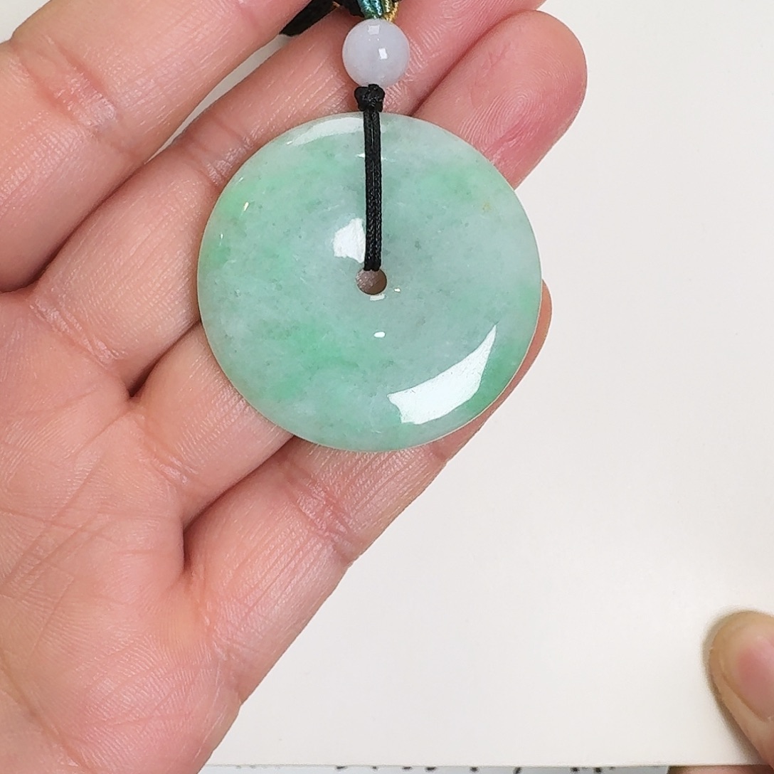 翡翠颈饰未镶嵌平安扣