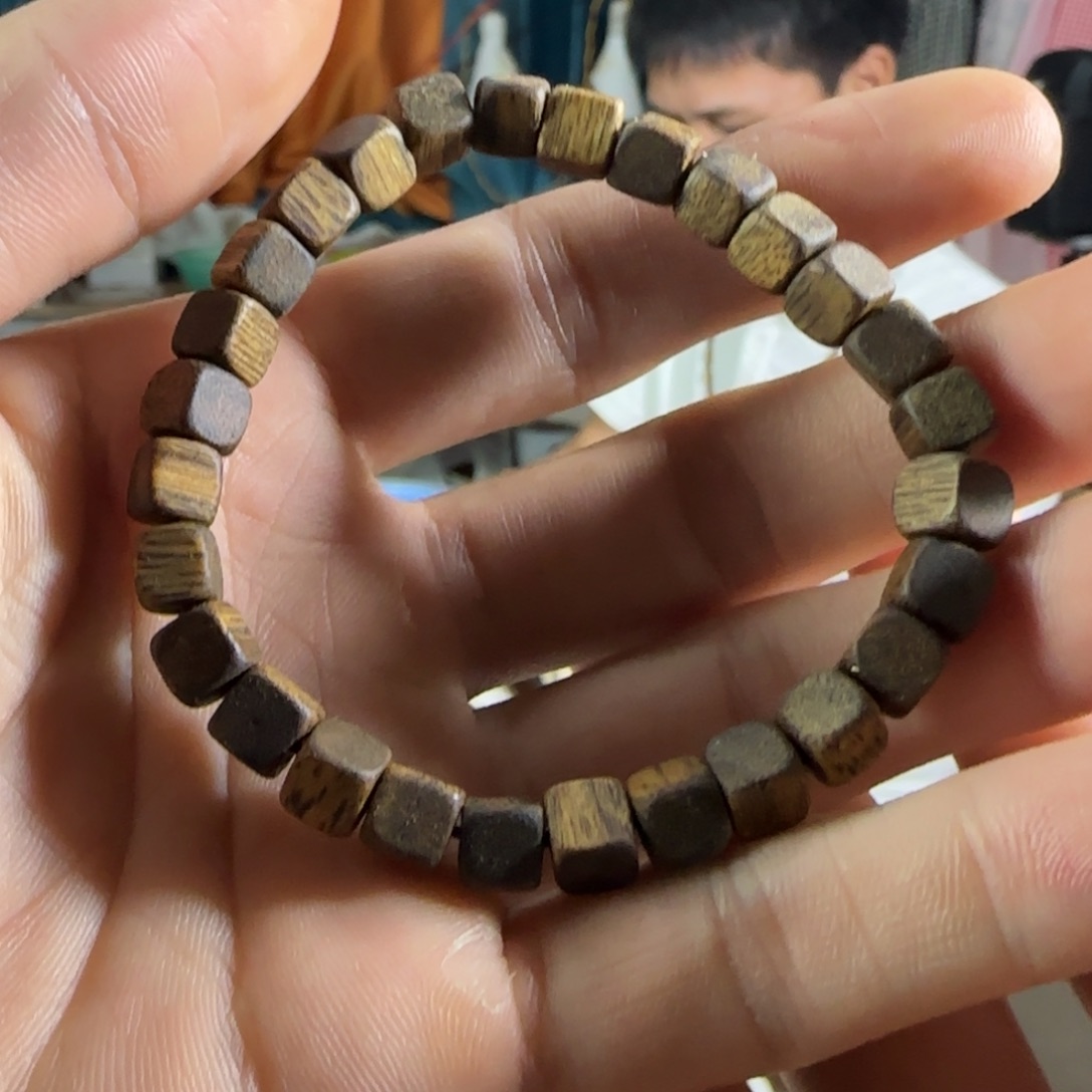 莣***噯奇楠沉香手串卡方糖6  4.3