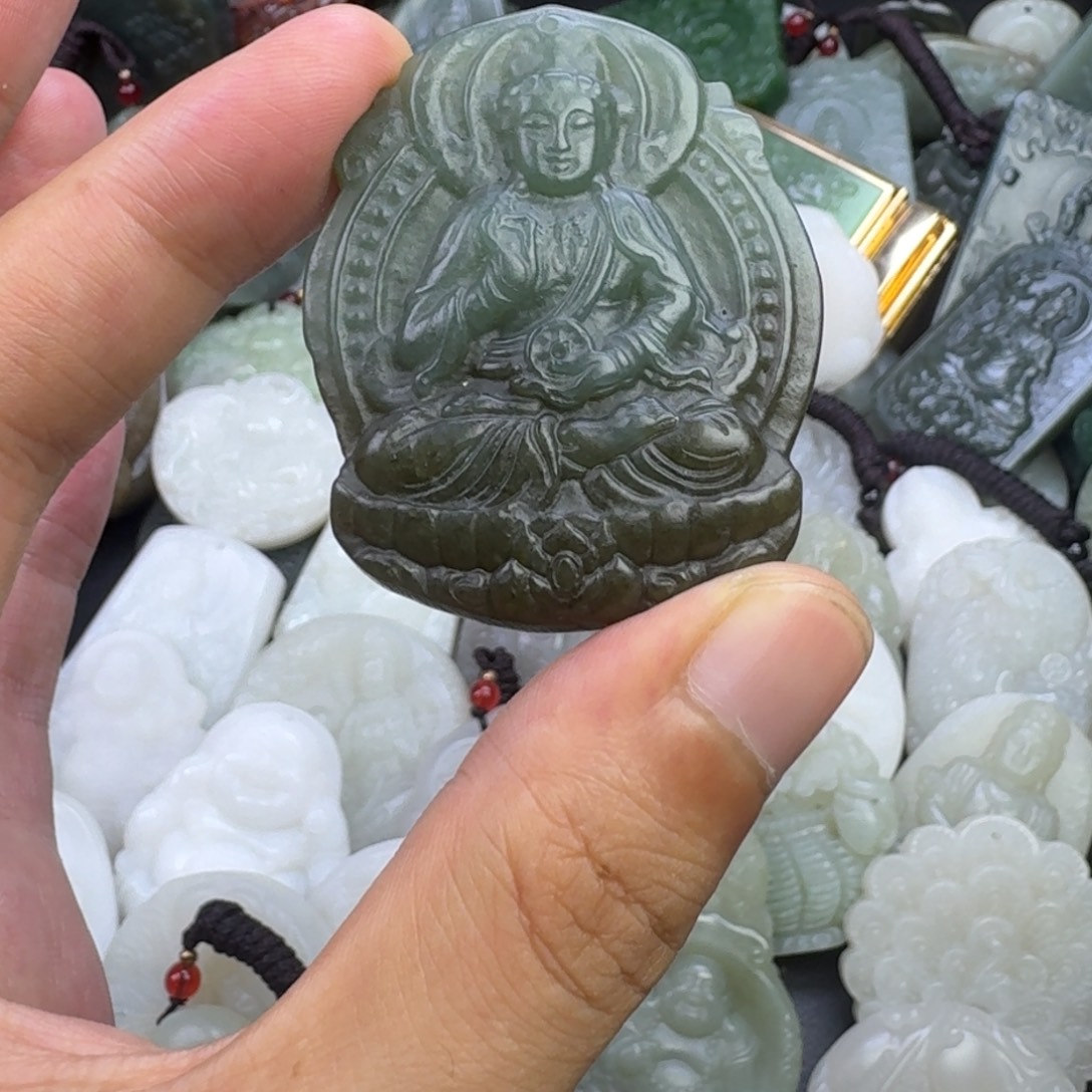 颈饰未镶嵌和田玉