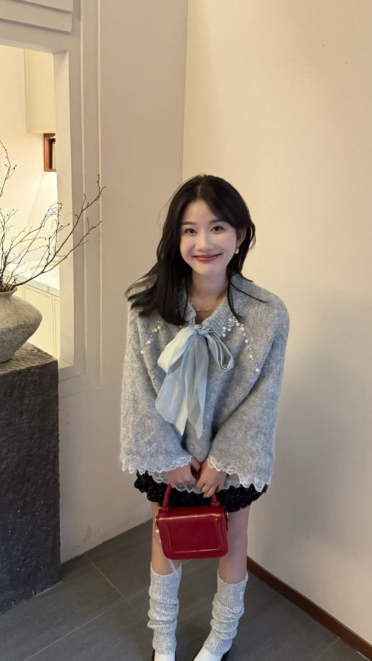 梦里-陳 蕾丝边珍珠蝴蝶结设计款毛衣针织