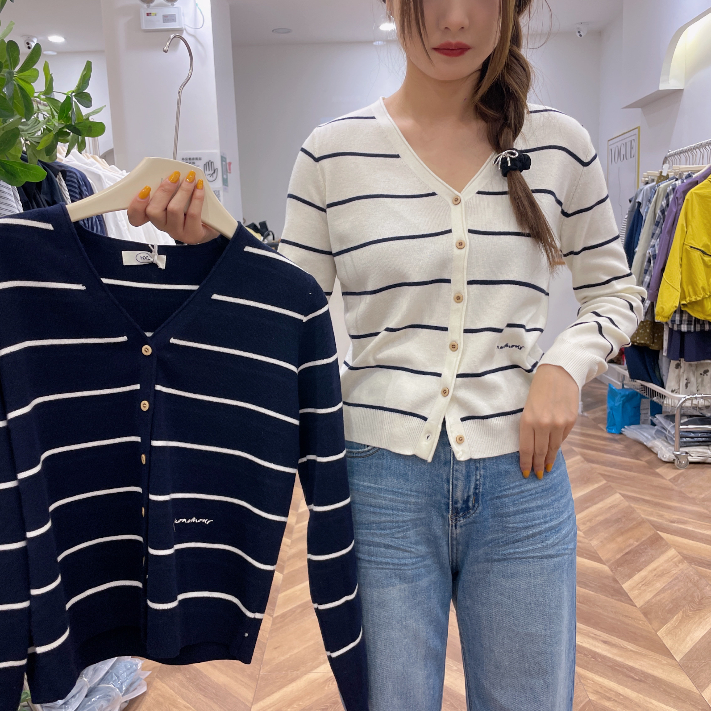 881259 条纹小版针织衫