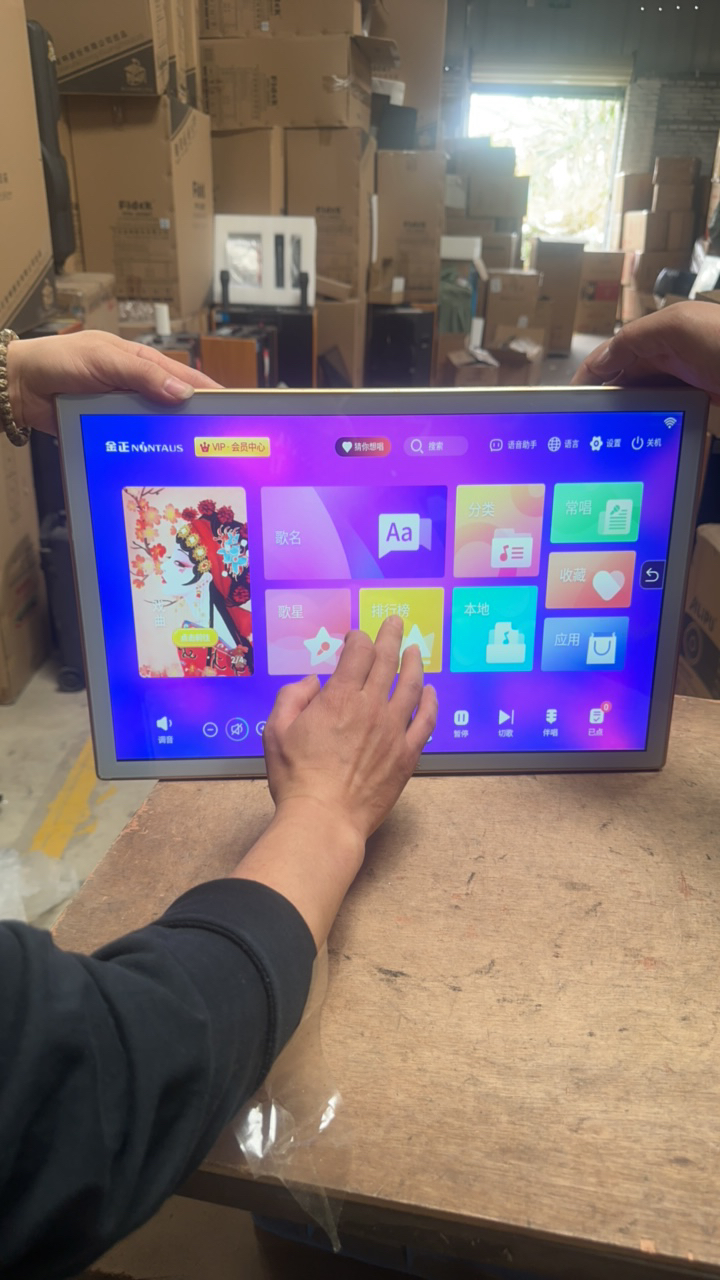 9新  点歌机一台，触摸有问题时好时坏，会员到期，不包邮