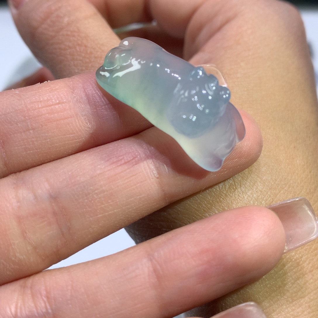 翡翠颈饰未镶嵌手牌