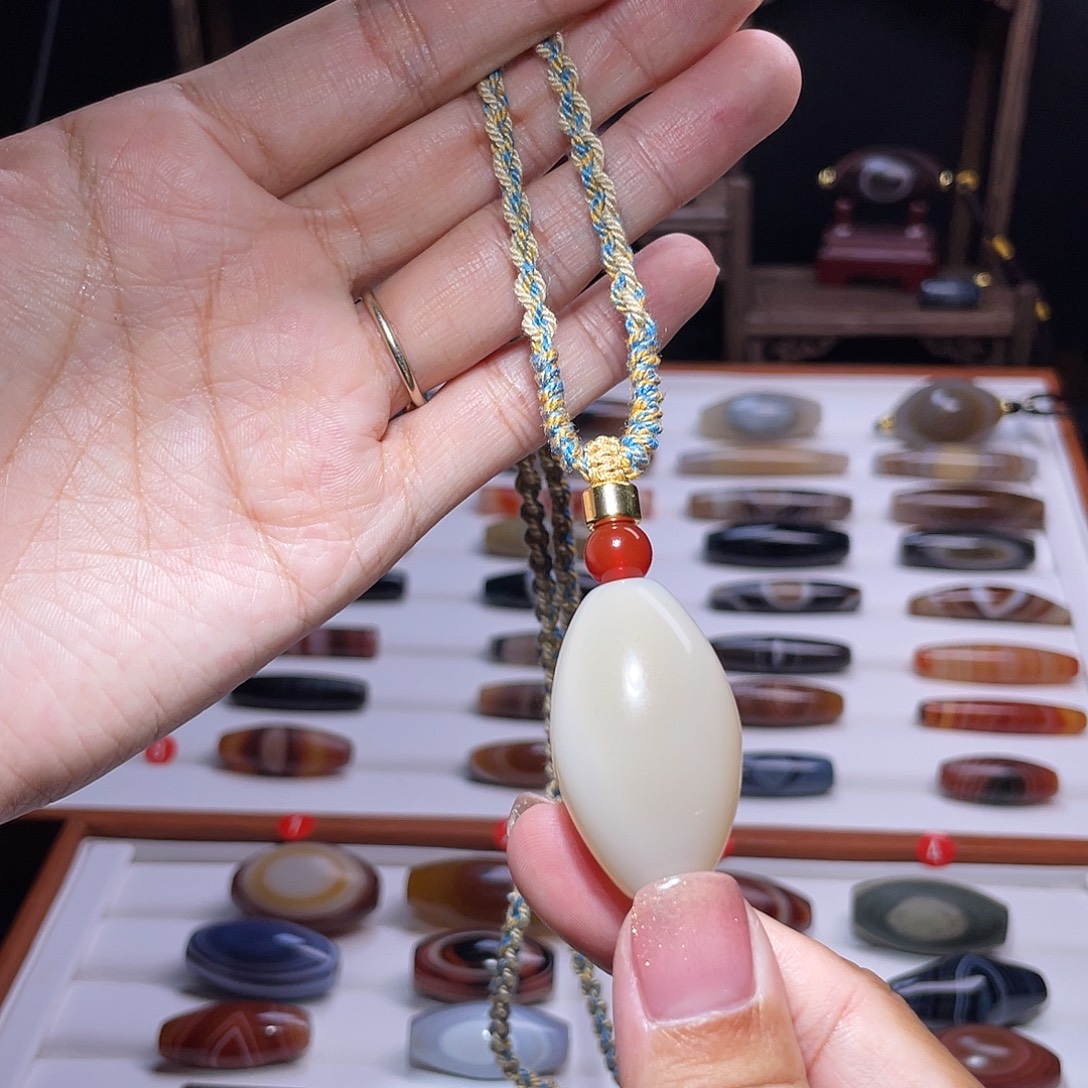 玛瑙/玉髓未镶嵌吊坠(赠链)