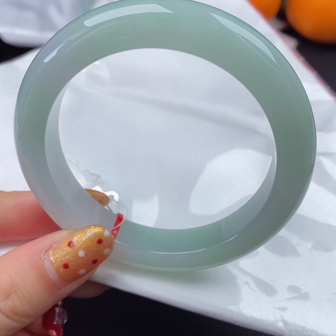 翡翠手镯未镶嵌56圈口