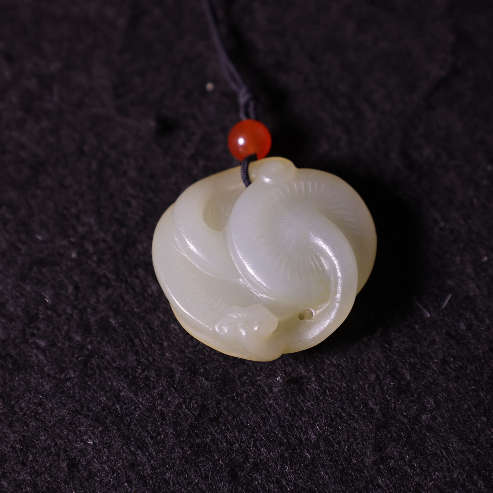 8F38清 白玉清廉君子挂坠