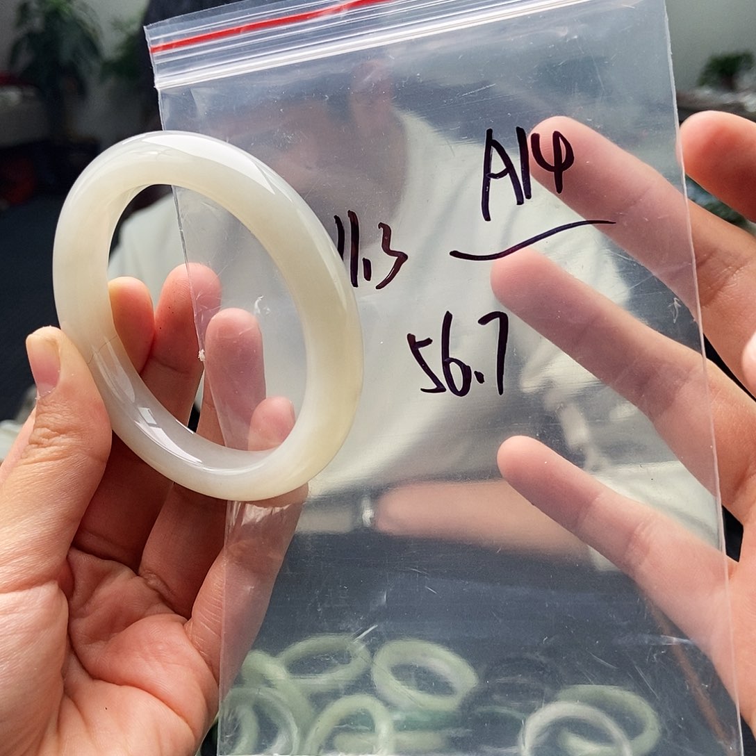 和田玉未镶嵌手镯颜色多样性发拍一发一