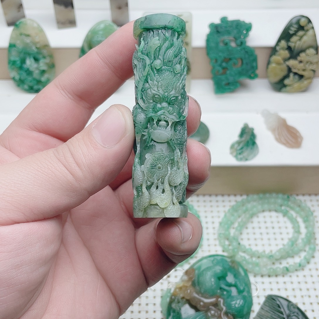 卍***卍独山玉未镶嵌把件