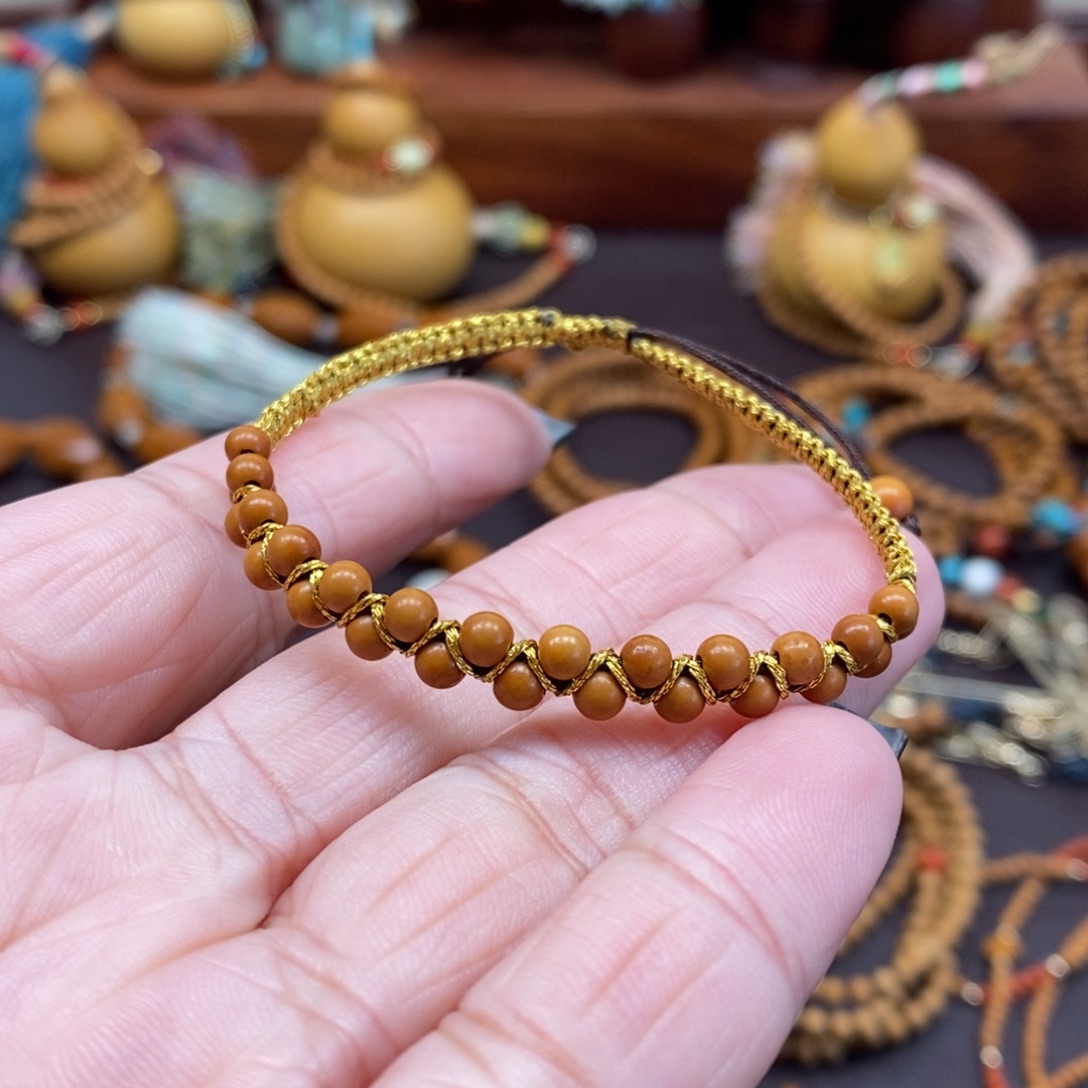 手工编织素串一条