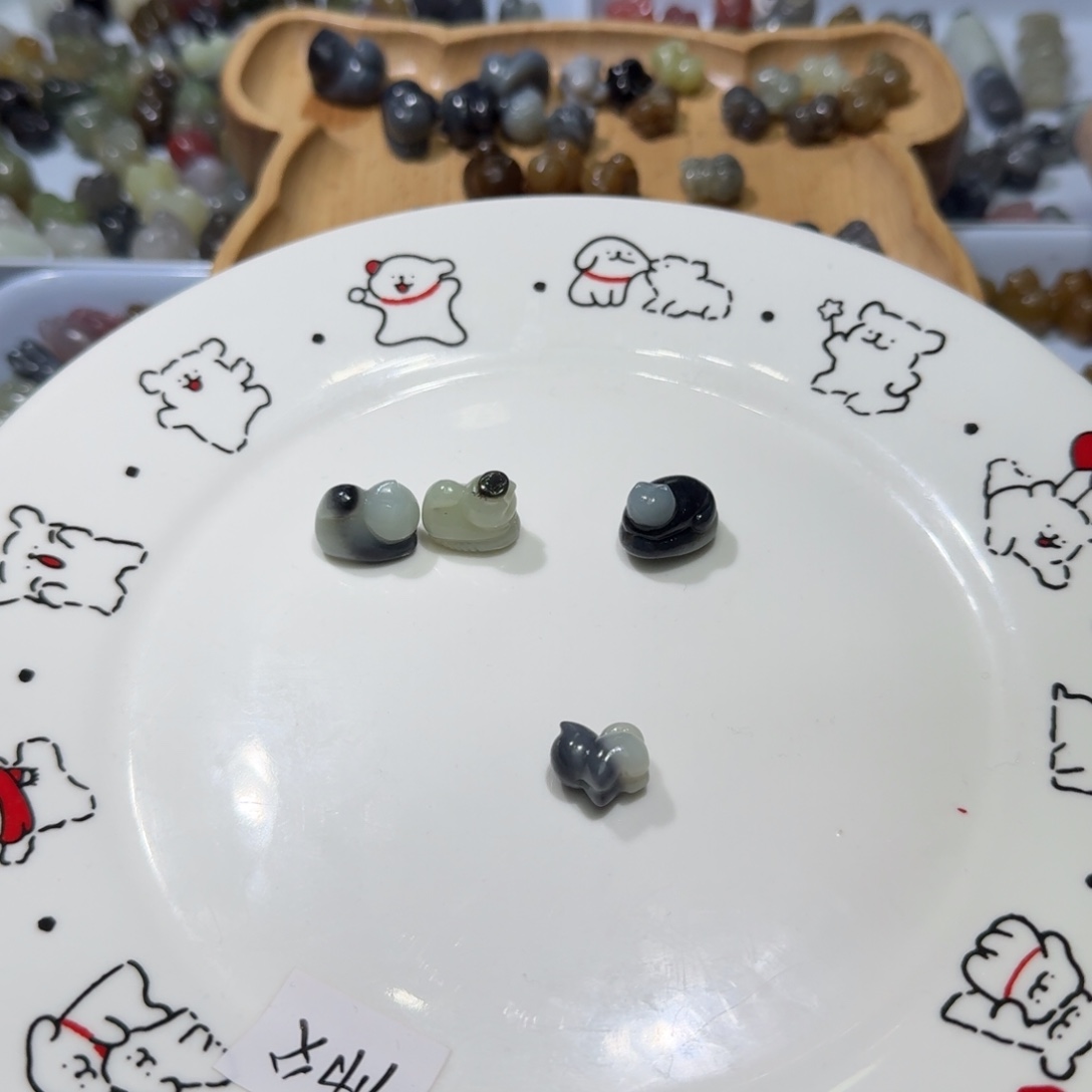 日***卿和田玉未镶嵌珠宝奇石