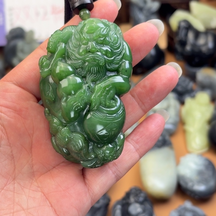 小***喽和田玉未镶嵌颈饰