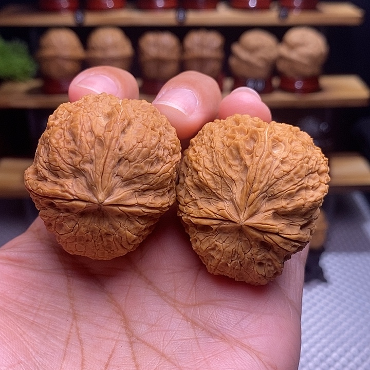 文玩核桃吊坠铁狮子三棱9