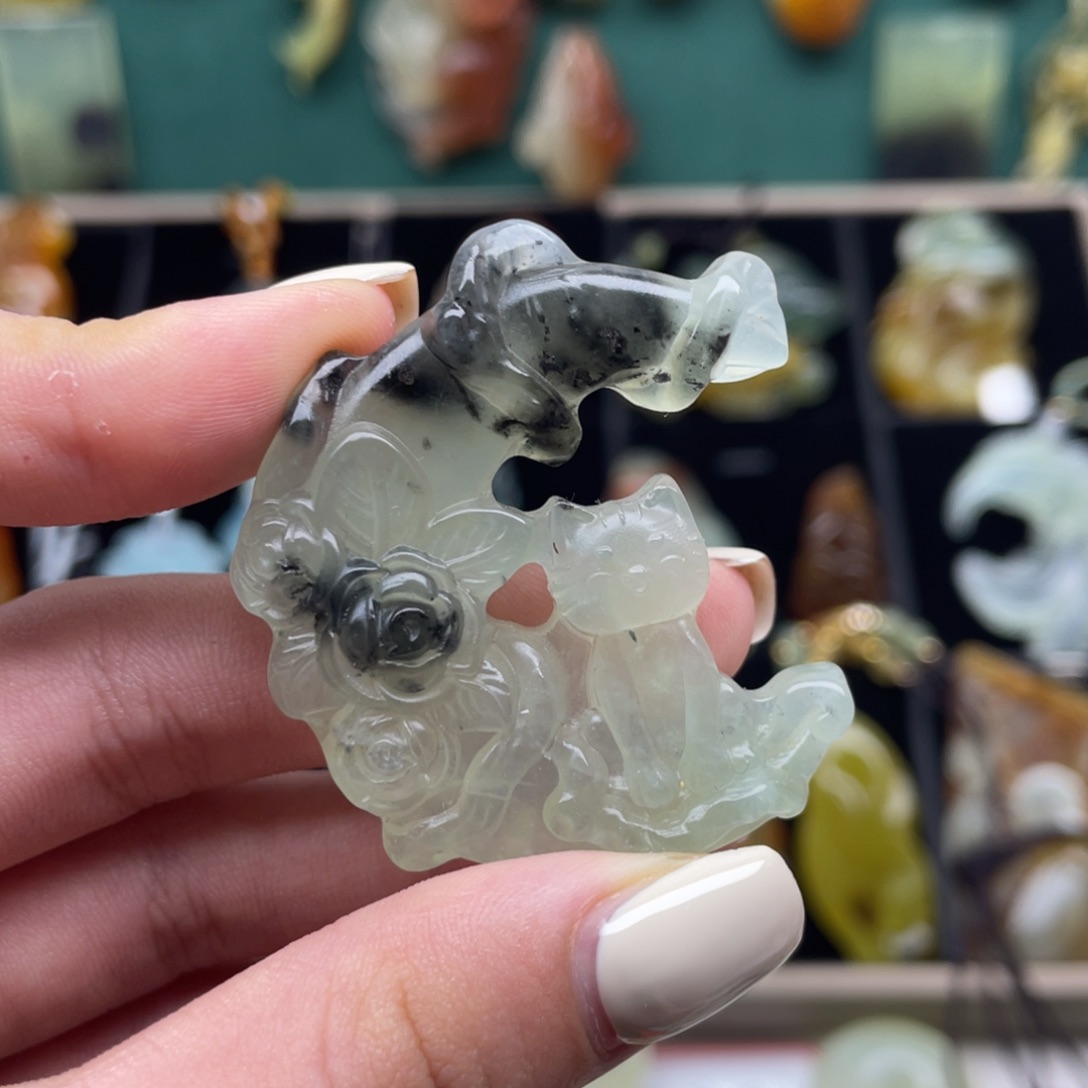 蛇纹石玉未镶嵌颈饰