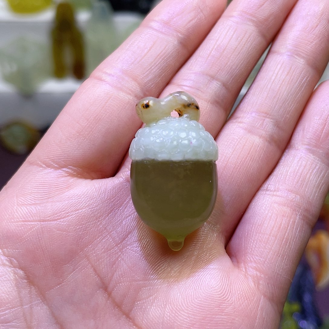 蛇纹石玉颈饰未镶嵌