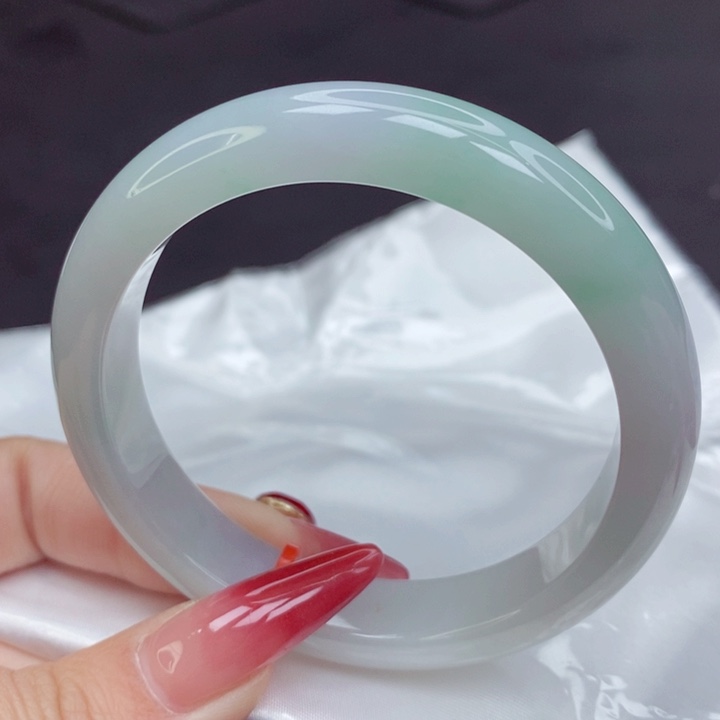 翡翠手镯未镶嵌56圈