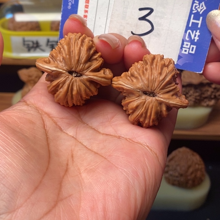 文玩核桃吊坠38全品三角楼